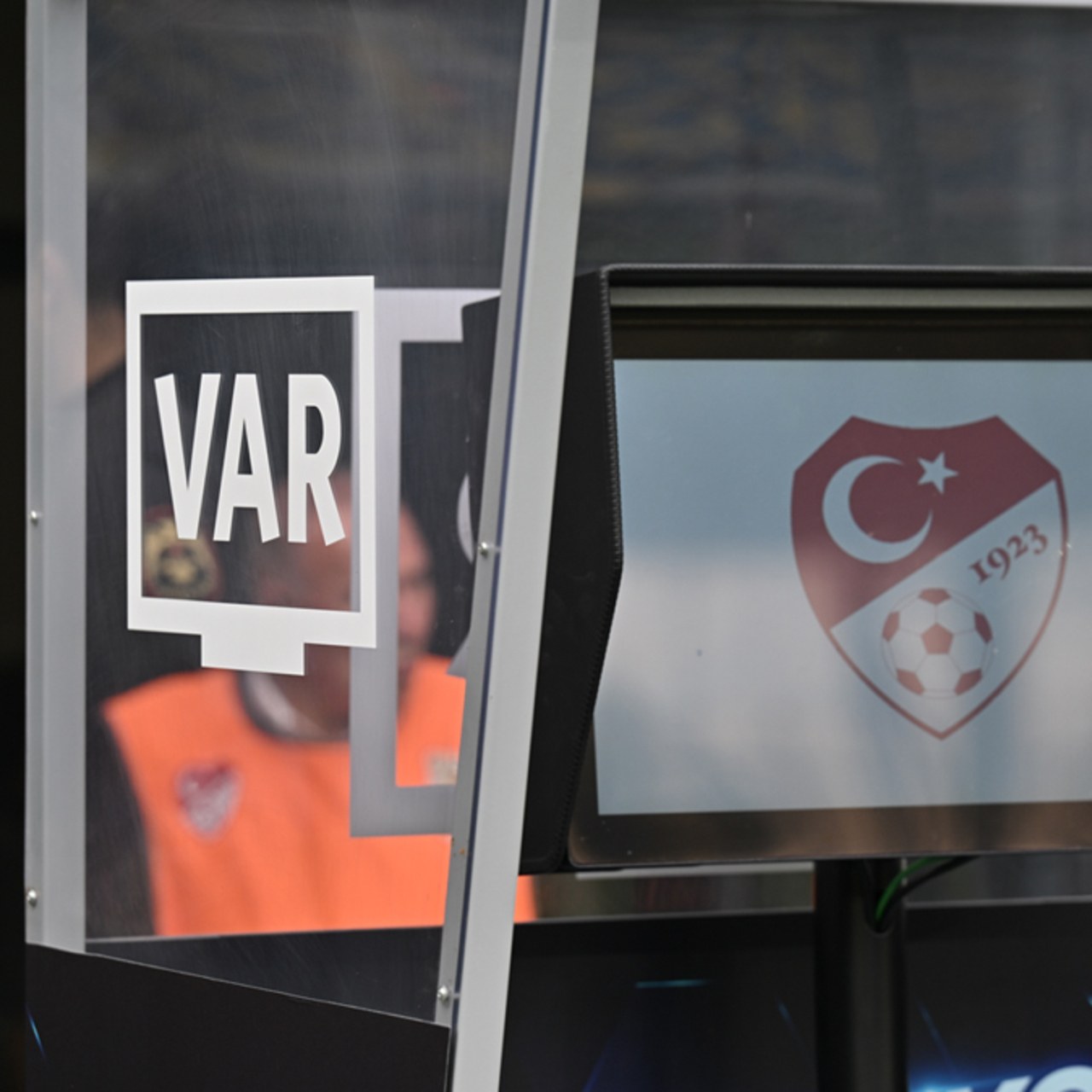 Fenerbahçe-Galatasaray derbisinin VAR hakemi belli oldu!