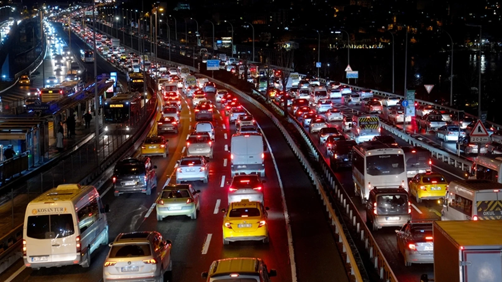 İstanbul trafiğine yeni uygulama! Öncelik o araçların olacak