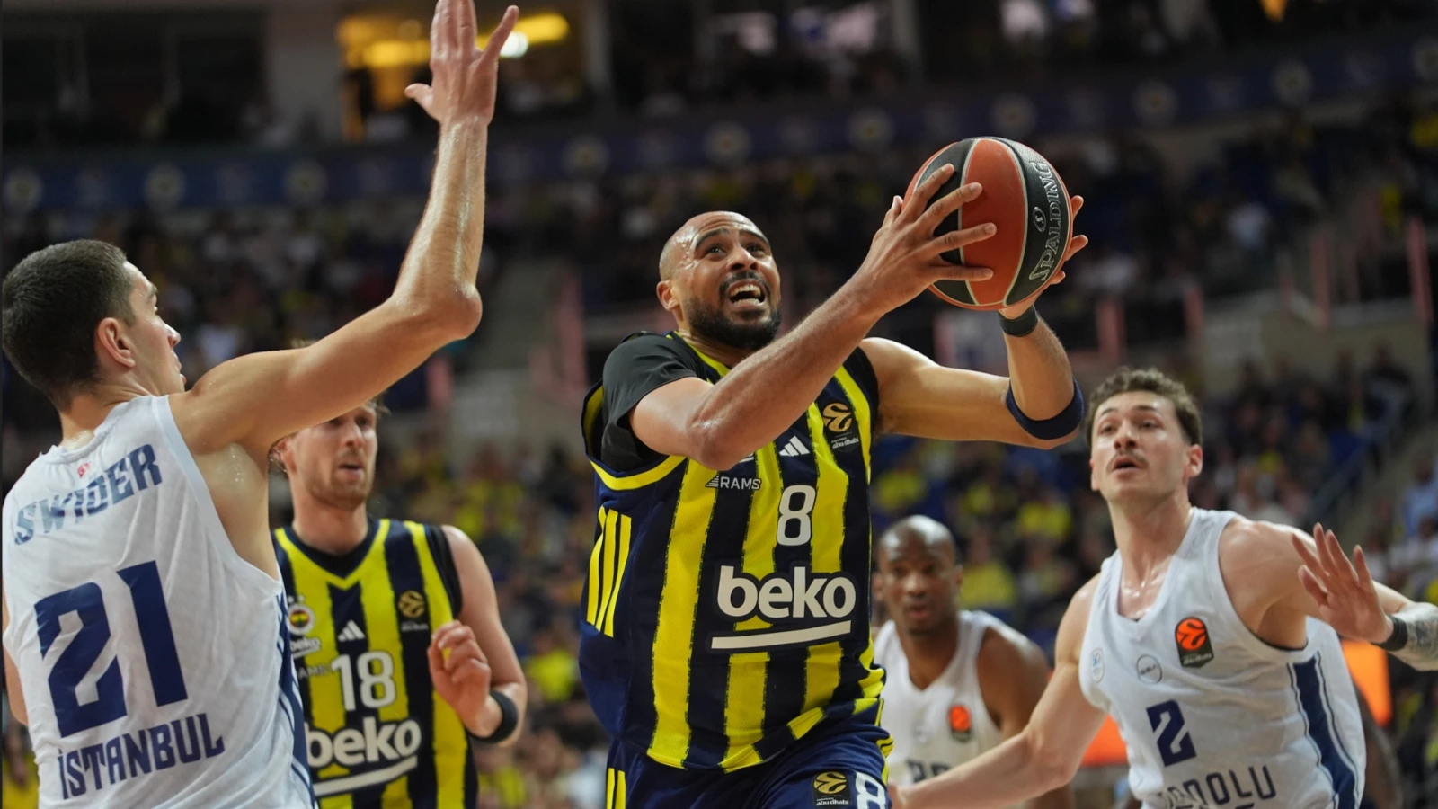 EuroLeague'de Fenerbahçe Beko, Anadolu Efes'i yendi
