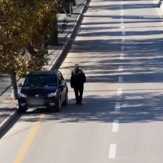 Trafik Denetimindeki İlginç Anlar Dron Kamerasında: Aracını Bırakıp Yaya Olarak Kaçmaya Çalıştı