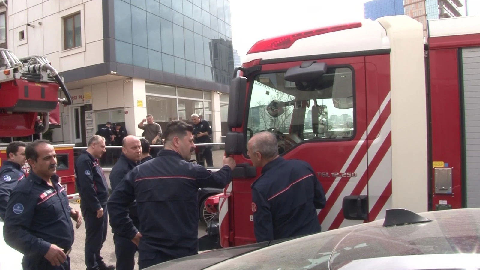 Odasına kamera yerleştirdiği patronunu, yakalanınca öldürmeye çalıştı