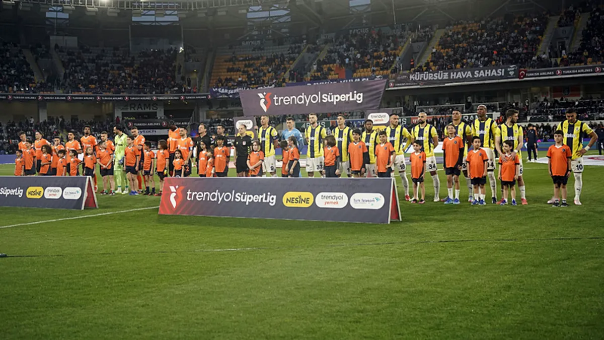 RAMS Başakşehir-Fenerbahçe maçında tartışmalı pozisyon!