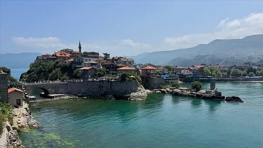 Amasra, bayram tatilinde nüfusunun 10 katı misafir ağırlıyor