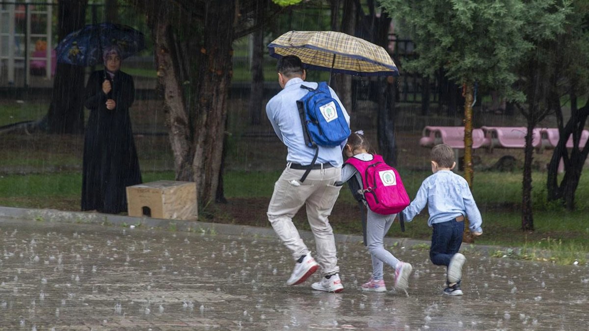 İstanbul'da Okullar Yarın Da Tatil Edildi