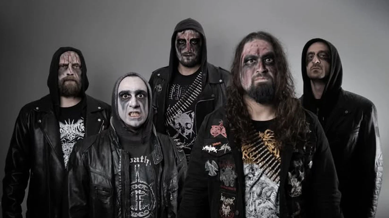 Rock grubu üyeleri dini değerlere hakaretten tutuklandı