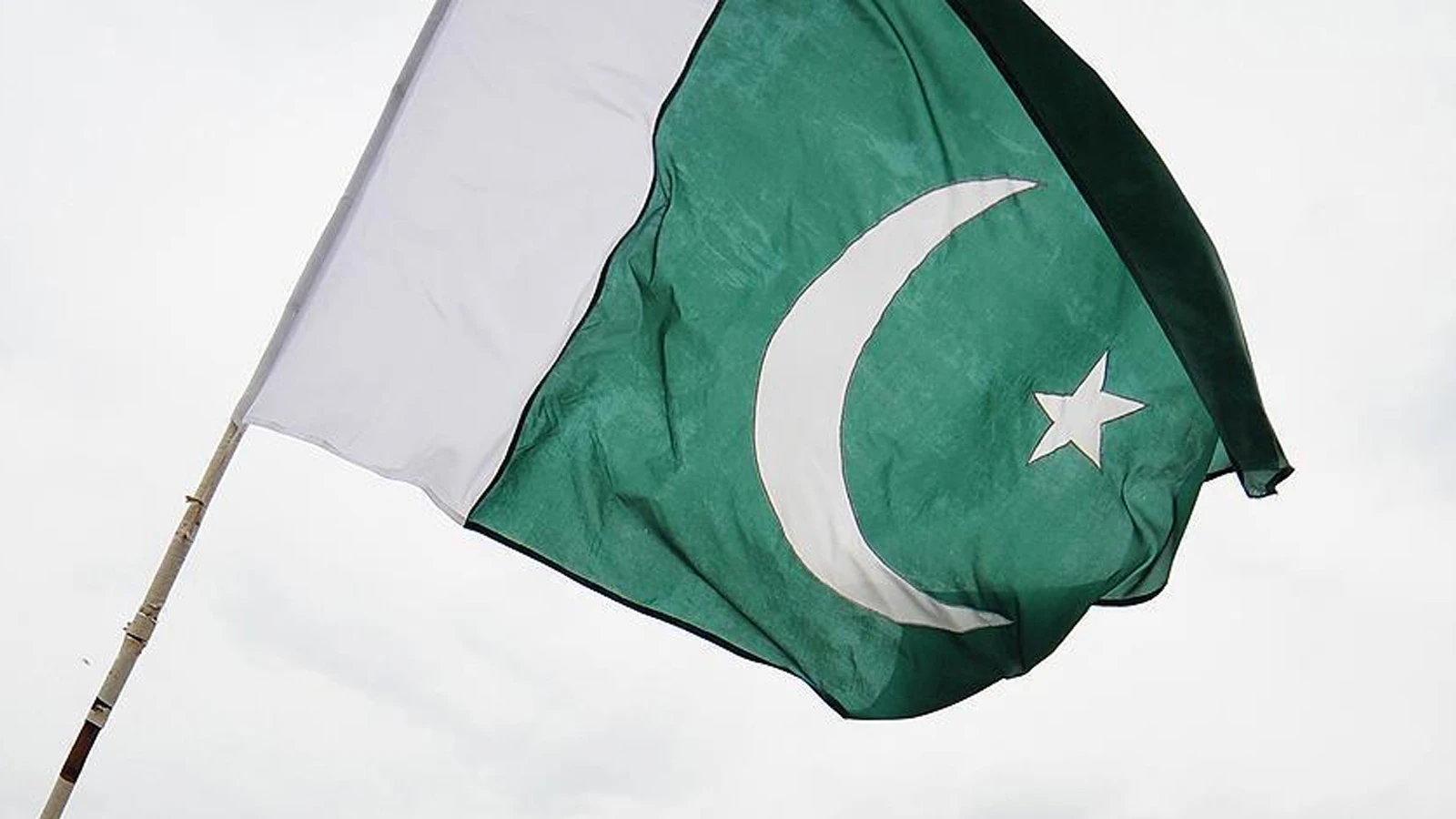 Pakistan'da yolcu otobüsüyle tır çarpıştı: 11 ölü