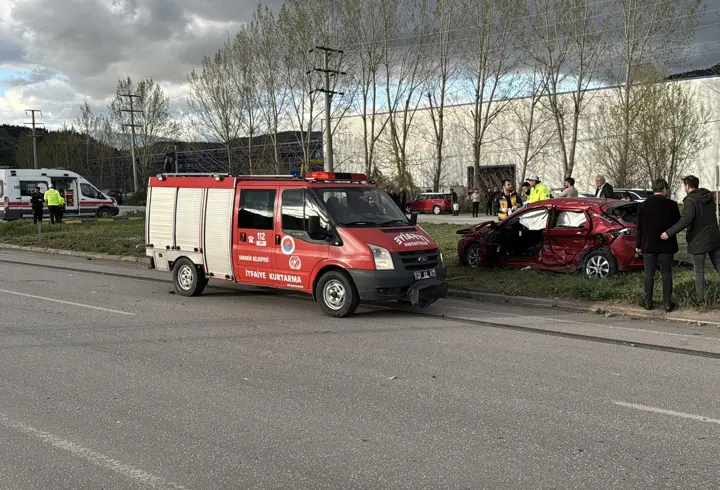 Karabük'te tırla çarpışan otomobildeki 3 kişi öldü, 2 kişi yaralandı
