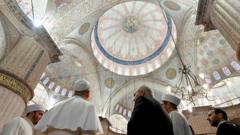 Papa İstanbul'da Sultanahmet'i ziyaret etti, Bartholomeos'la görüştü