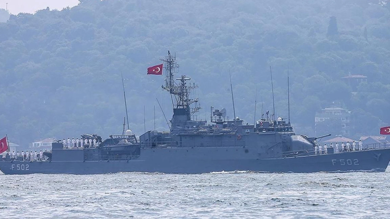 Türk savaş gemileri KKTC'deki limanlarda ziyarete açılacak