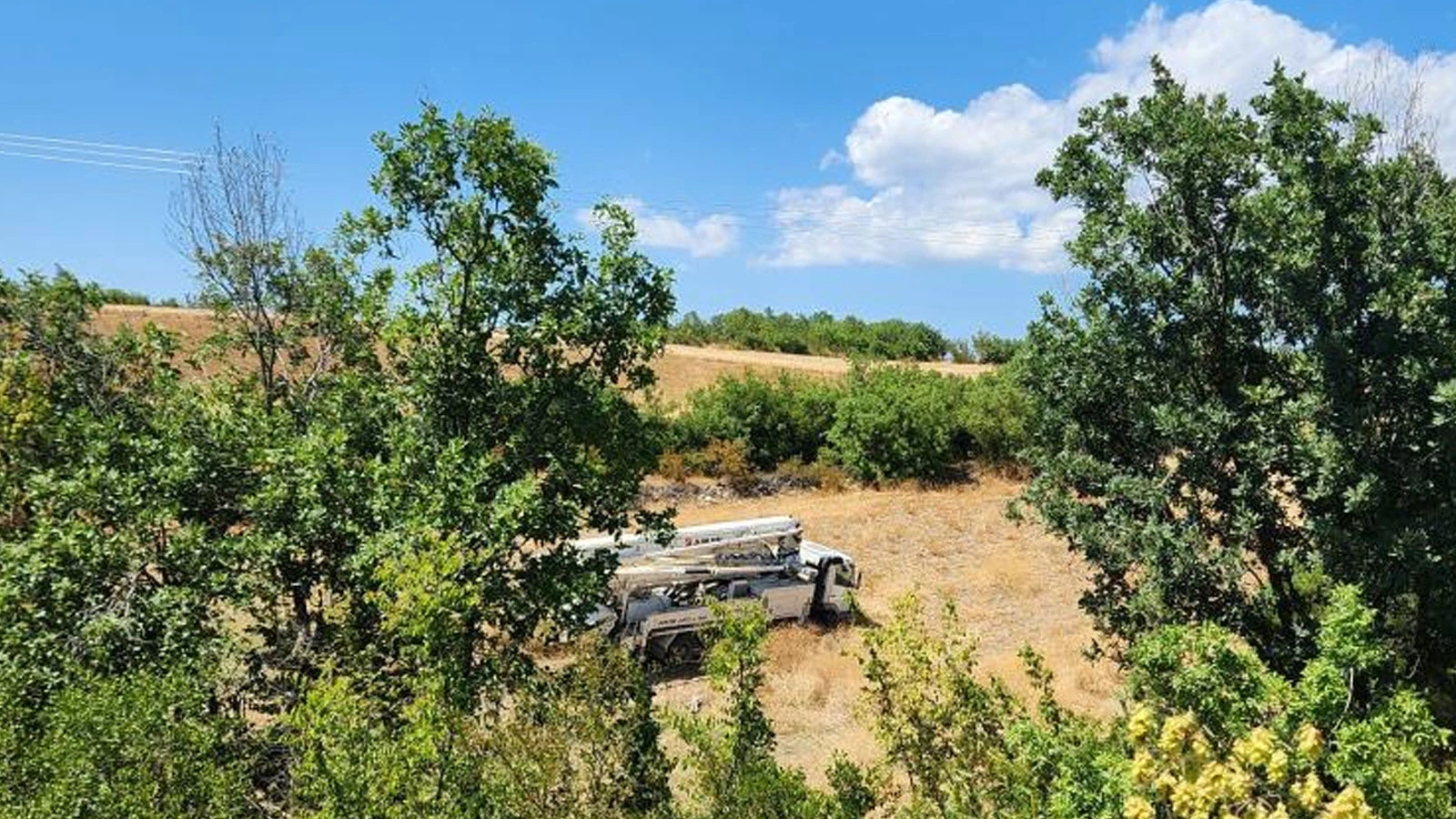 Kontrolden çıkan beton pompa aracı şarampole uçtu: Ölü ve yaralı var