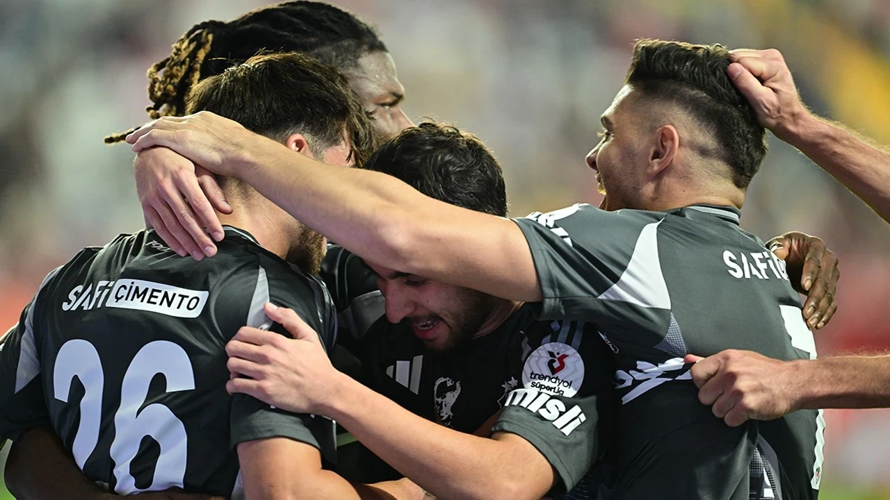 Beşiktaş, milli ara öncesi Antalyaspor engelini 3 golle geçti