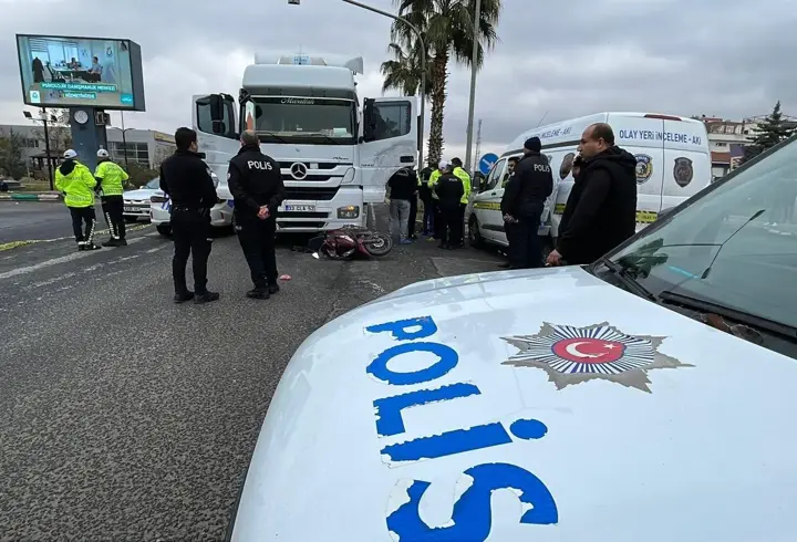 Şanlıurfa’da TIR ile çarpışan motosikletin sürücüsü öldü 