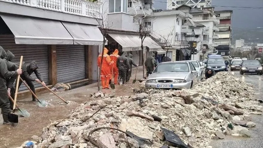 Balkanlar'da şiddetli yağışların neden olduğu seller sürüyor