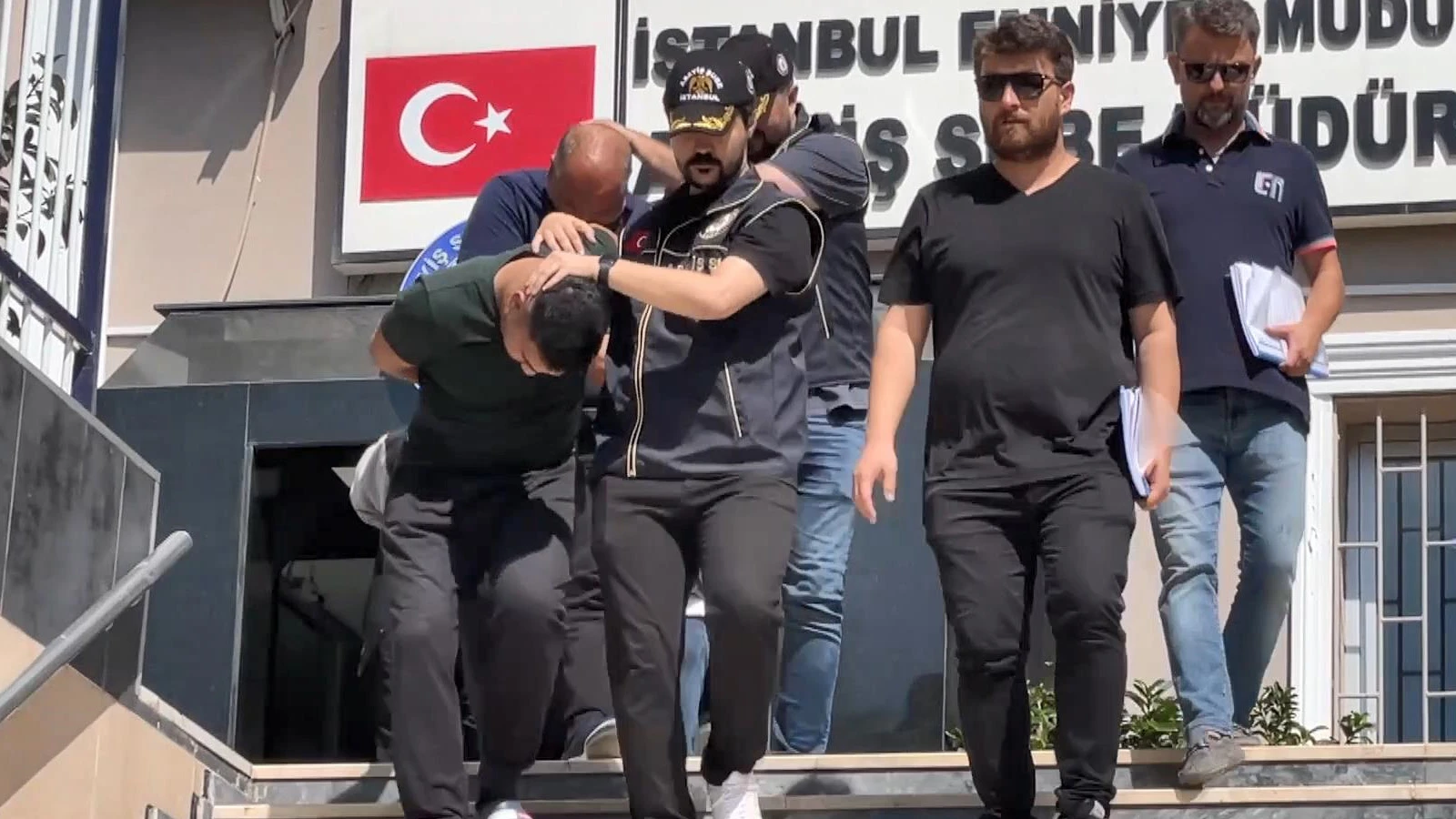 İstanbul'da "Polisim" diyerek dolandırıcılık yapan 3 şüpheli yakalandı