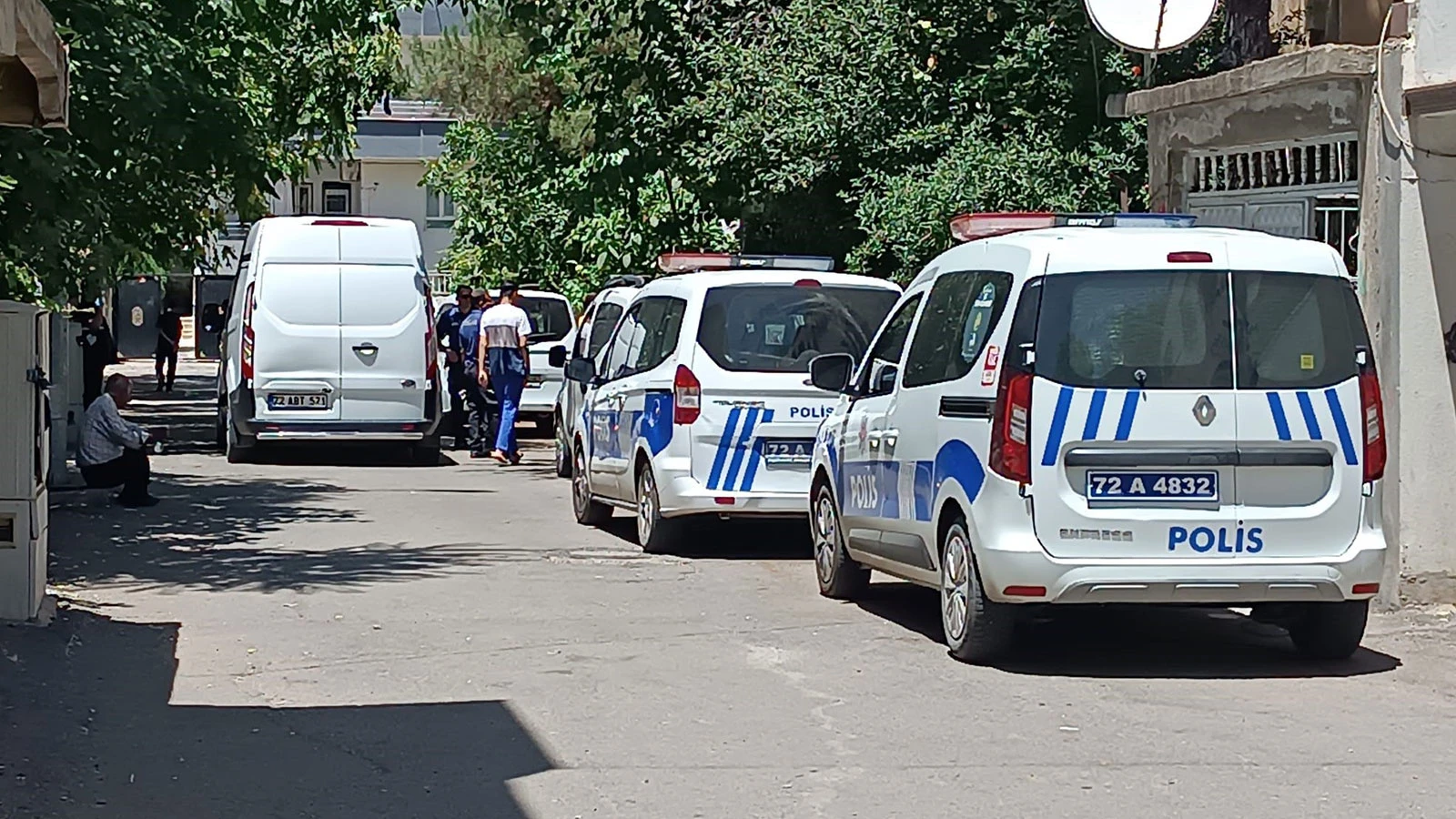 Batman’da erkek vahşeti: Evli olduğu kadını ve 2 kızını bıçakladı
