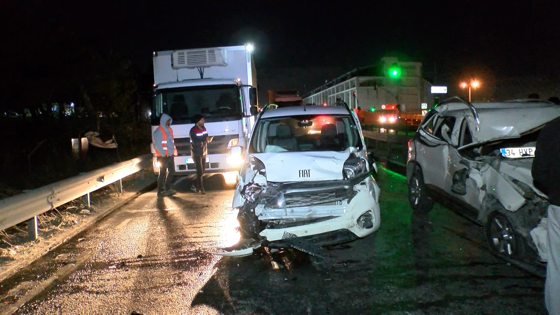 İstanbul'da zincirleme kaza! Trafik durdu, yaralılar var