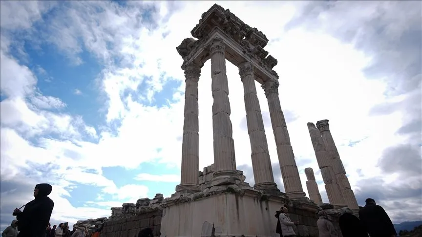 Tarih meraklılarının uğrak noktası: Bergama Akropolü