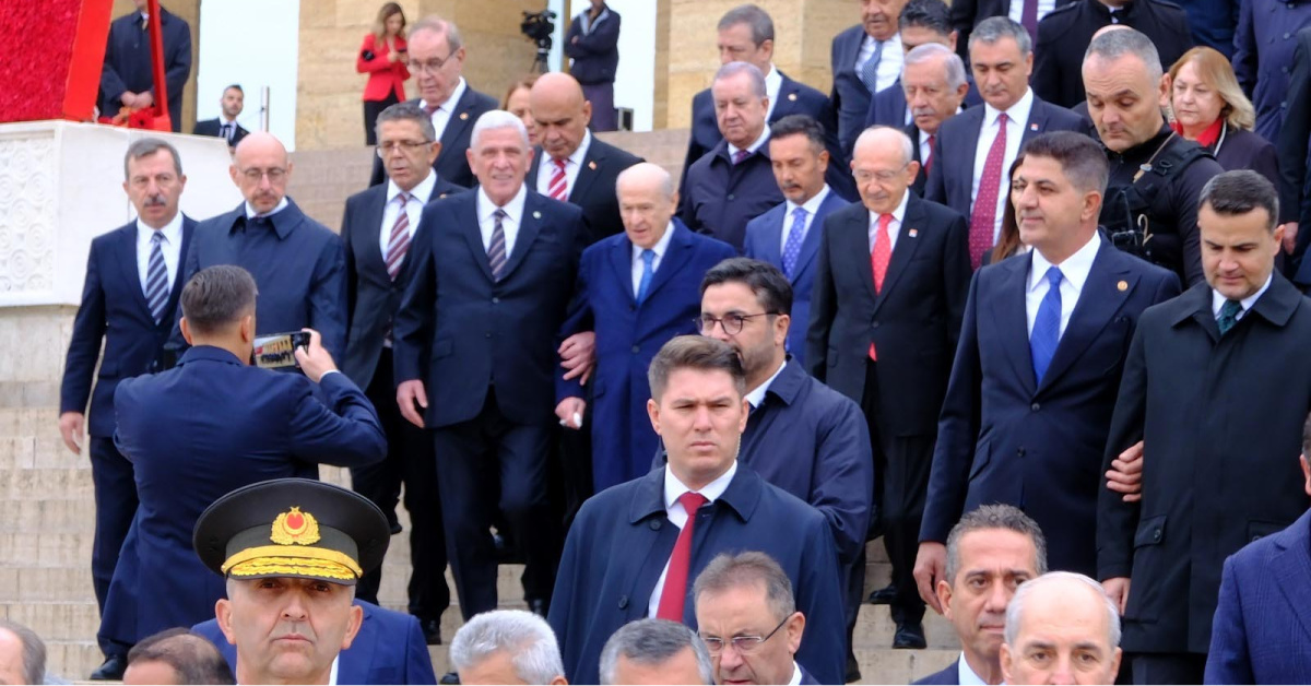 Bahçeli Ve Dervişoğlu, Anıtkabir Merdivenlerinden Kol Kola İndi - Son Dakika Haberleri Habertürk