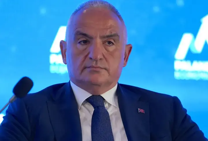 Bakan Ersoy, "Palandöken Ekonomi Forumu" panelinde konuştu: Özel sektör, devlet el ele vererek