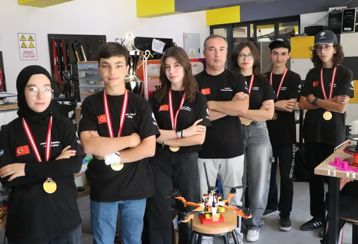 Faydalı yük taşıyabilen İHA projesiyle TEKNOFEST’te birinci oldular
