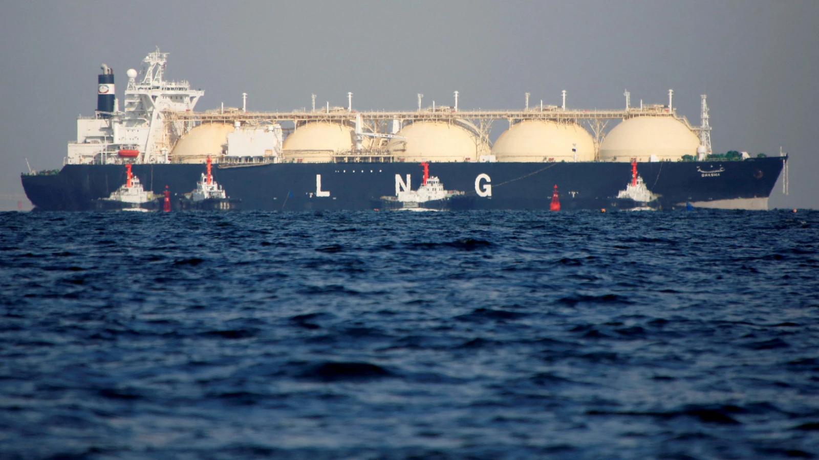 QatarEnergy tesislere yönelik saldırılardan dolayı LNG üretimini durdurdu