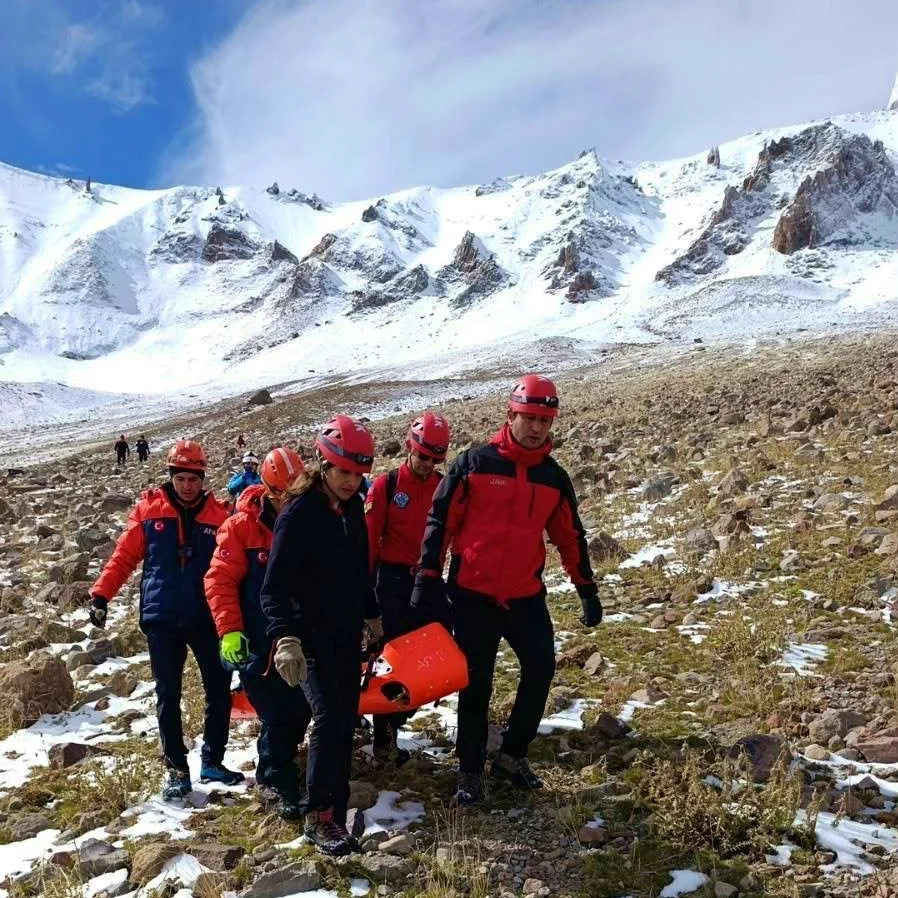 Erciyes Dağı'na Tırmanan İki Kişiden Biri Öldü