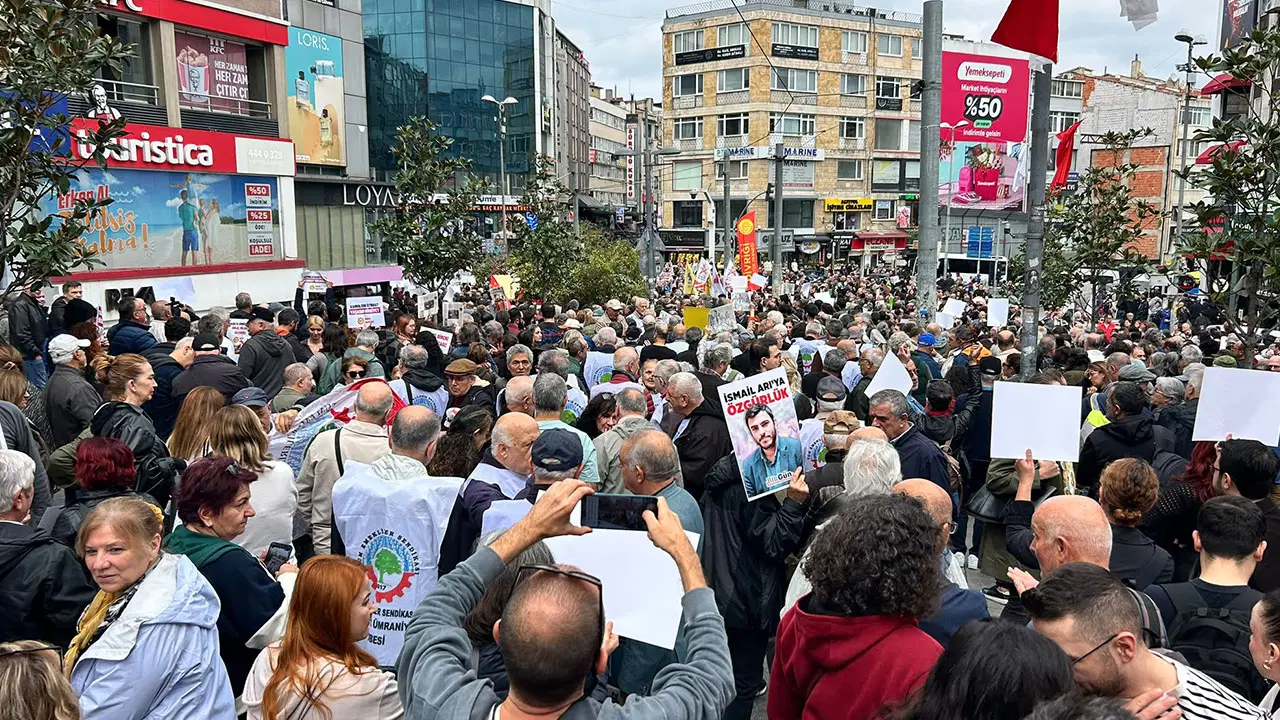 Gazeteciler Baskı Ve Sansüre Karşı Kadıköy'de Toplandı: Çok Sayıda Kentte Eş Zamanlı Eylem