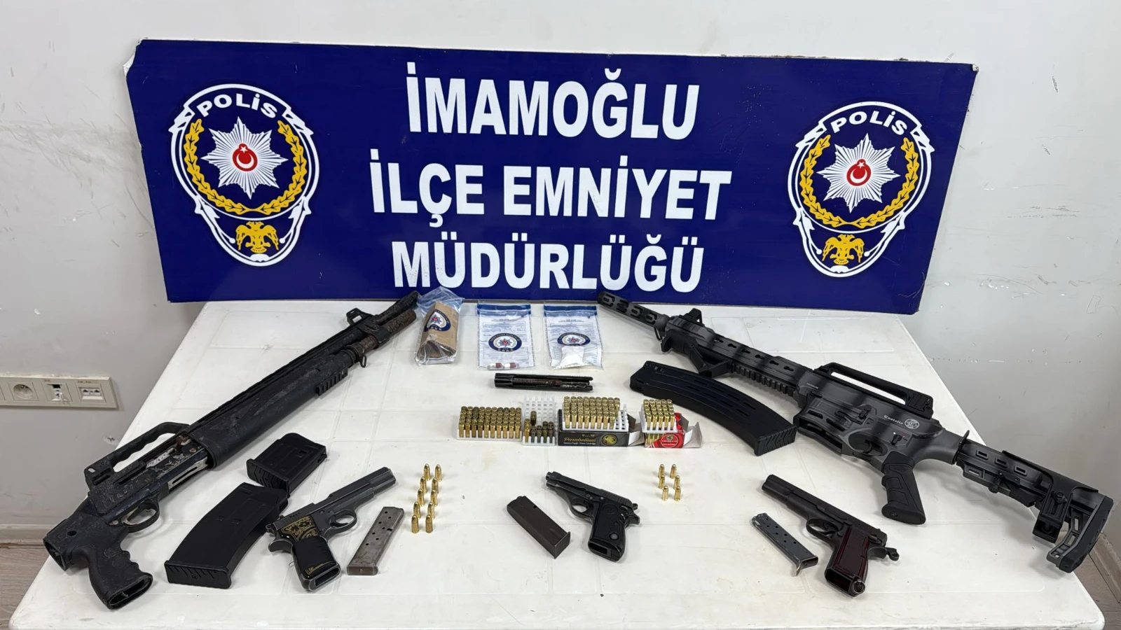 Adana'da çiftlik evine baskın: Silahlar ve uyuşturucu madde bulundu