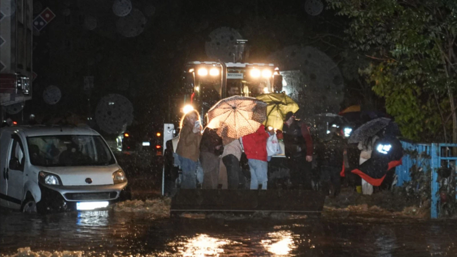 İstanbul'un Felaketleri, Ayamama Taştı, Beyoğlu Yandı