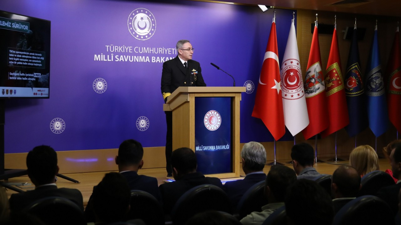 MSB'den Yunan askerlerine tepki: TSK'dan hiçbir zaman böyle davranışlar göremezsiniz
