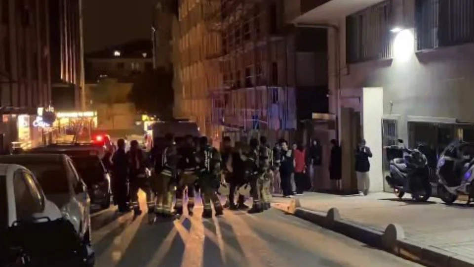 Bahçelievler'de 6 Katlı Otelde Çıkan Yangın Söndürüldü