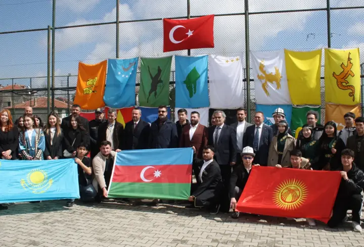 Ateşten atlayıp, demir döverek nevruz kutladılar
