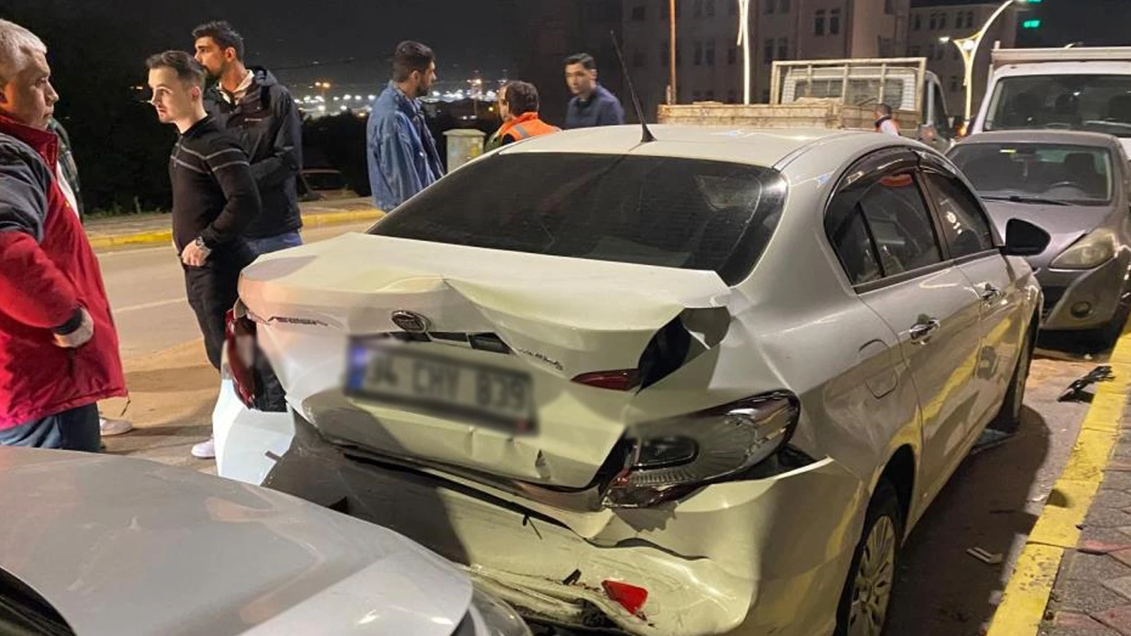 Kocaeli'de babasının arabasını kaçıran çocuk ortalığı savaş alanına çevirdi