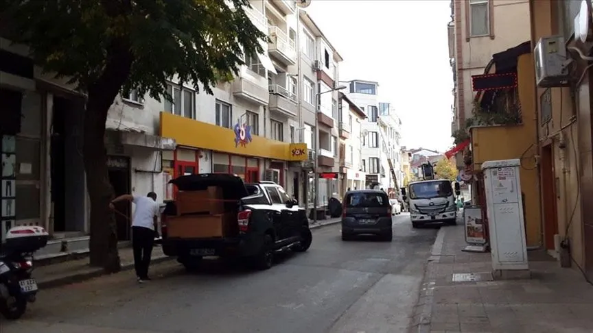 Kocaeli'de kolonlarında çatlak oluşan 5 katlı bina boşaltıldı