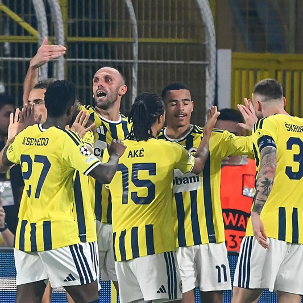Fenerbahçe Süper Lig'de ilk galibiyetini arıyor! İşte İsmail Kartal'ın TÜMOSAN Konyaspor maçı 11'i