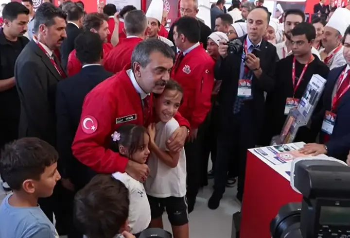 Milli Eğitim Bakanı Yusuf Tekin, TEKNOFEST’i ziyaret etti