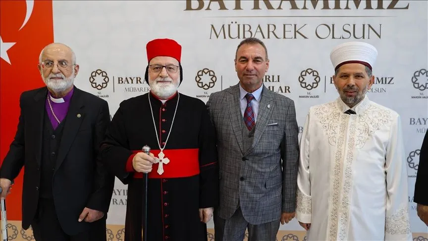Mardin'de farklı dine mensup vatandaşlar bayramlaşma programında buluştu