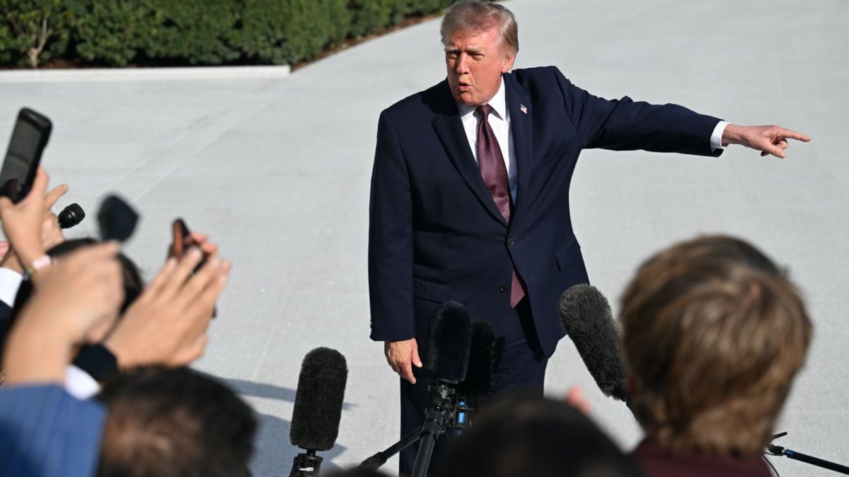 Trump Bu Kez Peygamberimizin İsmini Taşıyanlarla Alay Etti: "Birine Muhammed Deyin Tutturursunuz"