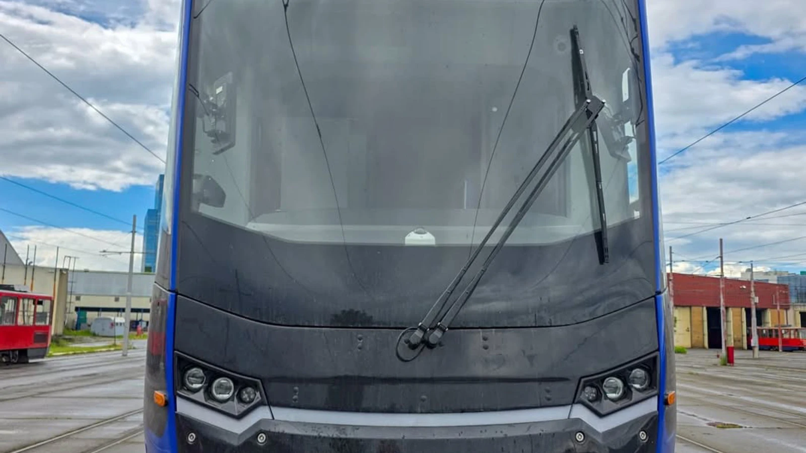Türkiye'nin Sırbistan için ürettiği tramvaylardan ilki başkent Belgrad'a ulaştı