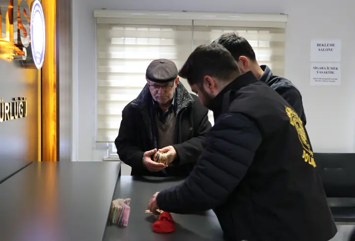 Çiftçiyi, 5 milyon liralık ziynet eşyasını alarak dolandıran şüpheliler yakalandı