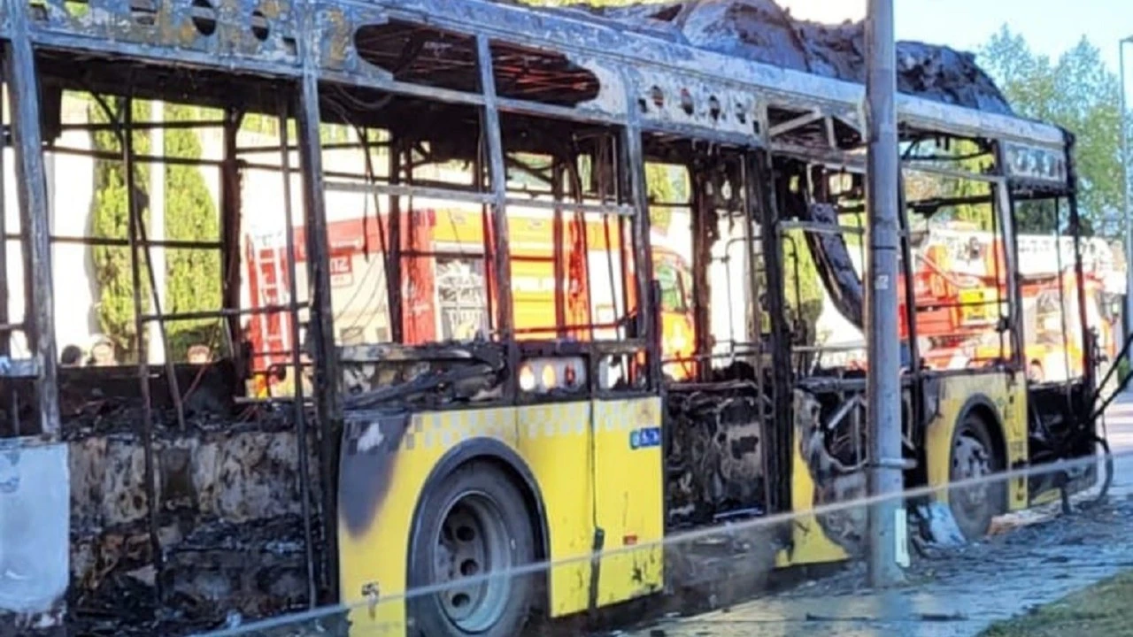 İstanbul’da korkutan anlar: İETT otobüsü küle döndü