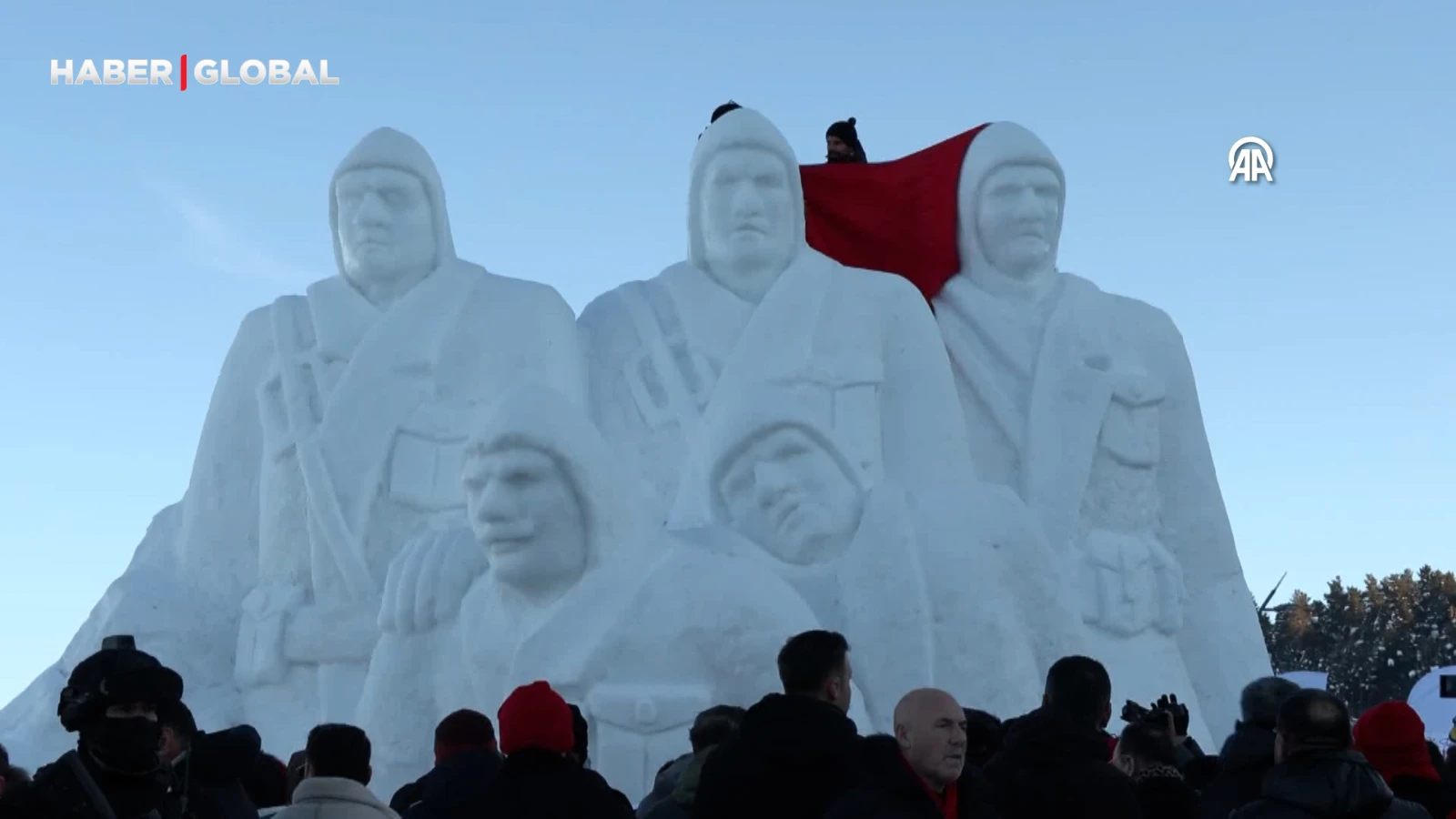Sarıkamış'ta şehitler için yapılan kardan heykeller açıldı