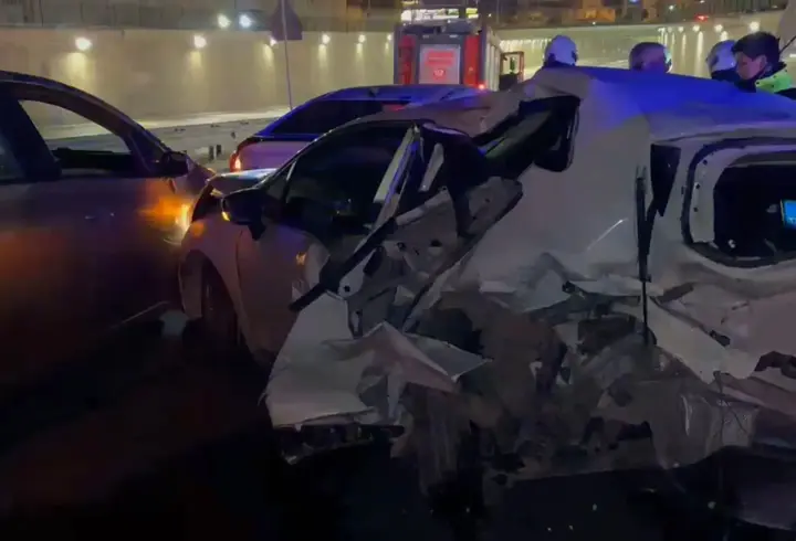 İstanbul'da 7 araç birbirine girdi: 7 yaralı