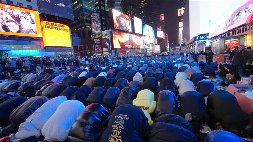 New York'un ünlü Times Meydanı'nda iftar programı düzenlendi
