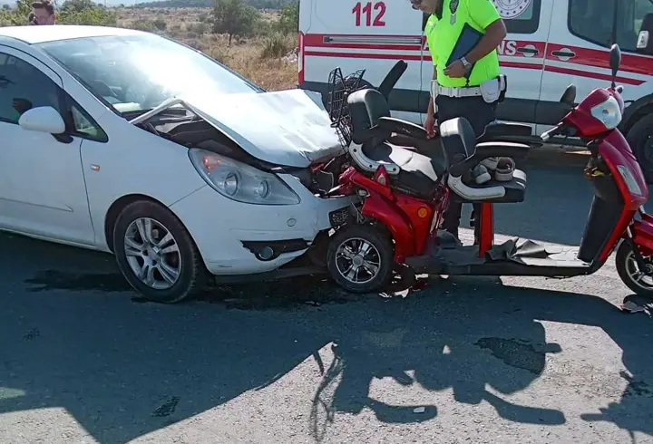Edirne'de otomobil elektrikli bisiklete çarptı; 1 ölü, 1 yaralı
