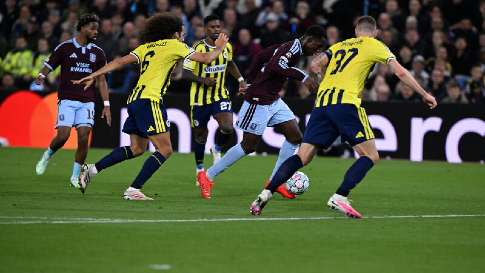 Fenerbahçe 3 puan için Aston Villa deplasmanında!