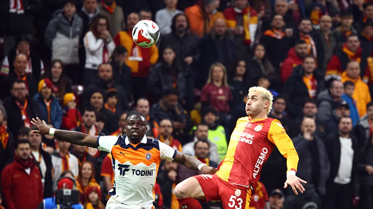 RAMS Başakşehir'de Festy Ebosele kırmızı kart gördü!