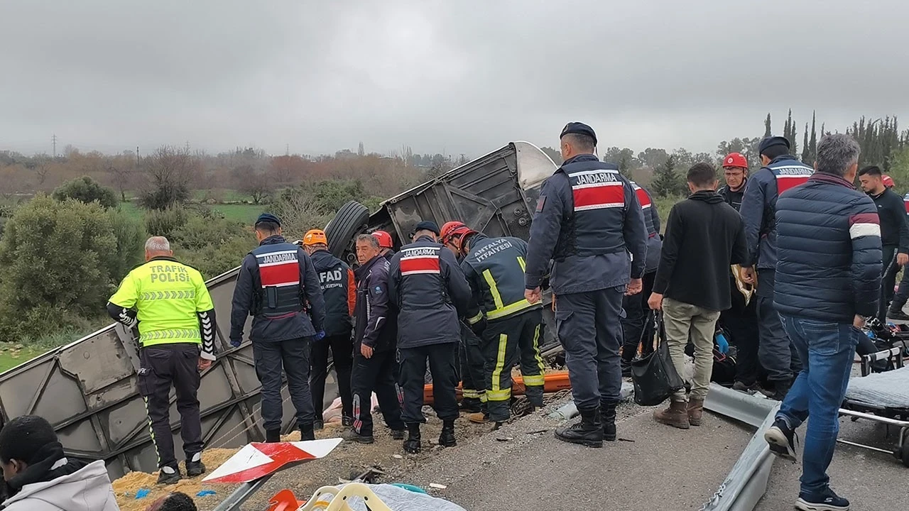 Tekirdağ–Antalya seferini yapan otobüs devrildi: 9 ölü, 21 yaralı