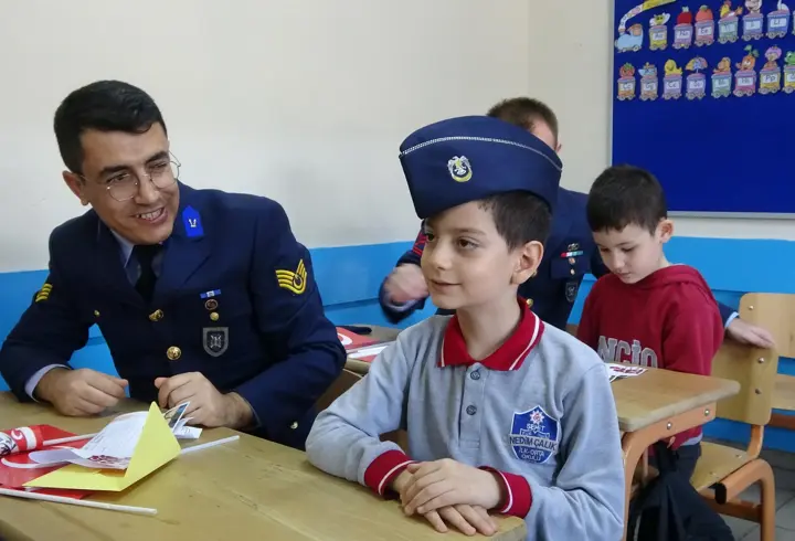 Rize'de 1'inci sınıf öğrencilerinden Mehmetçiğe mektup