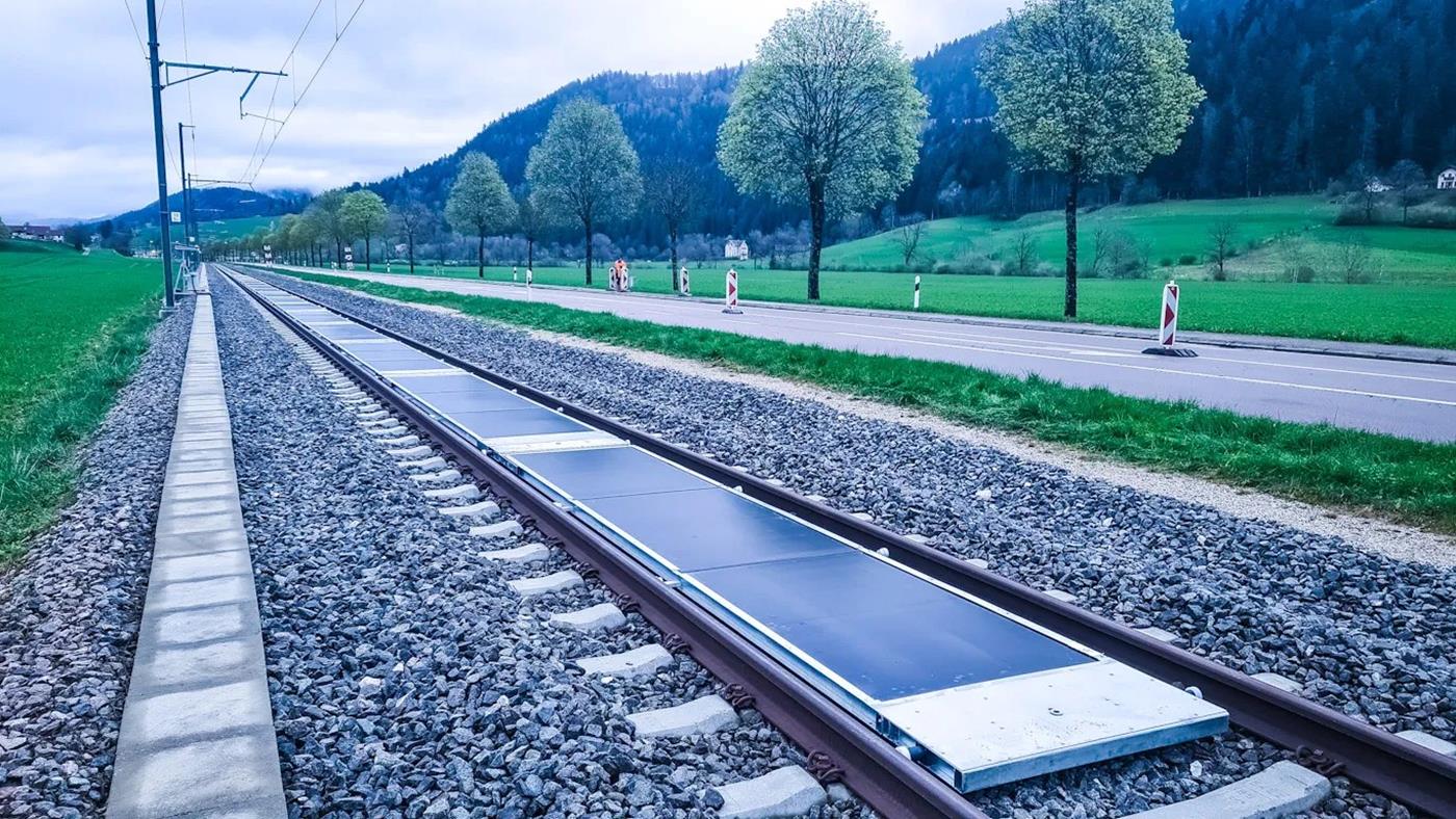 Demiryoluna kurulan dünyanın ilk sökülebilir güneş enerjisi santrali